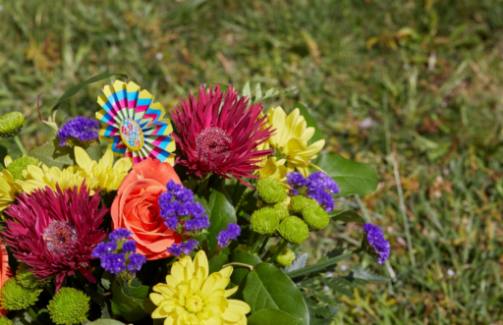 Μεταμορφώστε το σπίτι σας με ρανούνκουλους σε απόχρωση πούδρας: Ιδέες DIY για λουλουδένια σύνθεση
